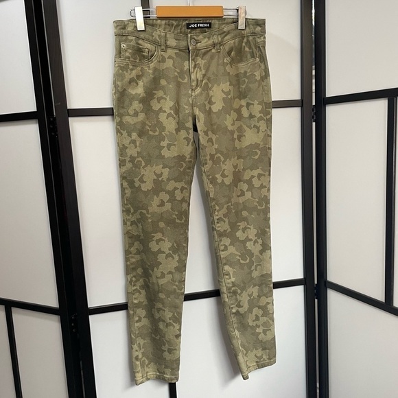 𝅺[29] Joe Fresh Green & Brown Camo Print Ultraslim Denim Jean Women’s - Picture 1 of 9